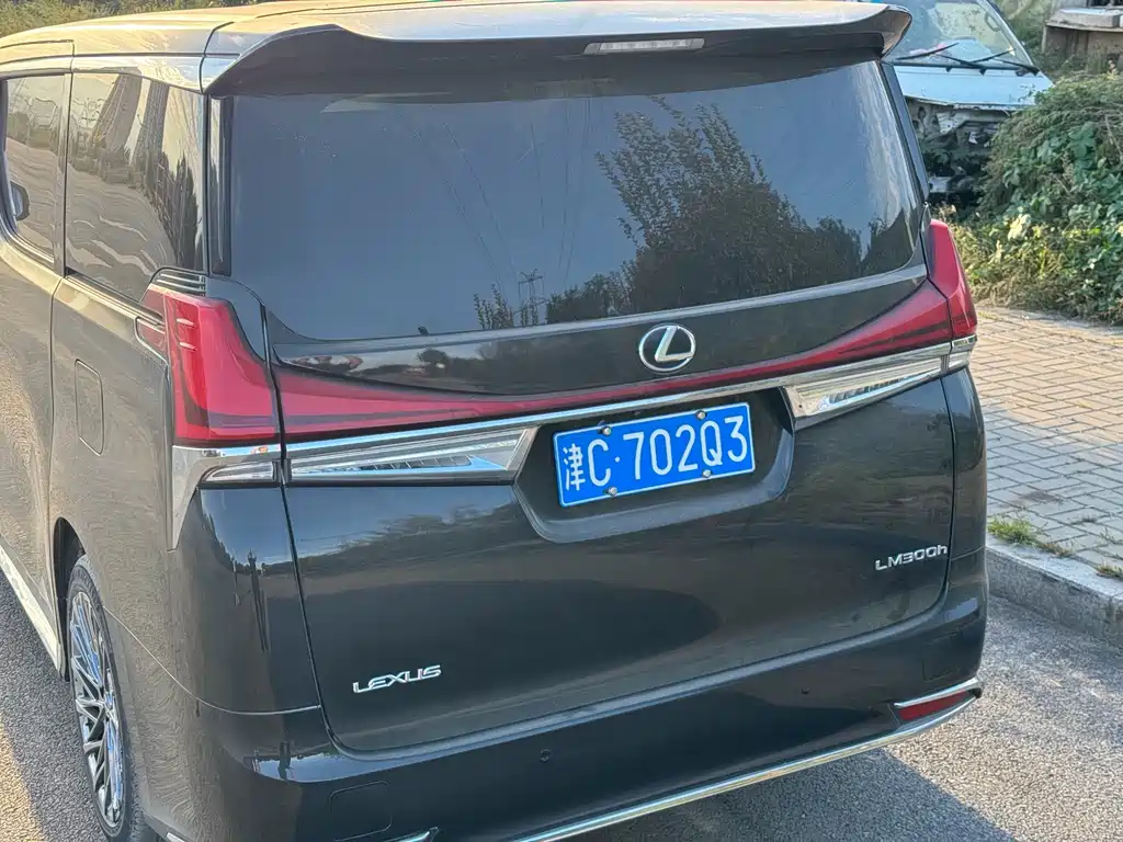 Toyota Vellfire — фото 11