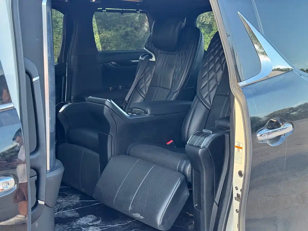 Toyota Vellfire — фото 4