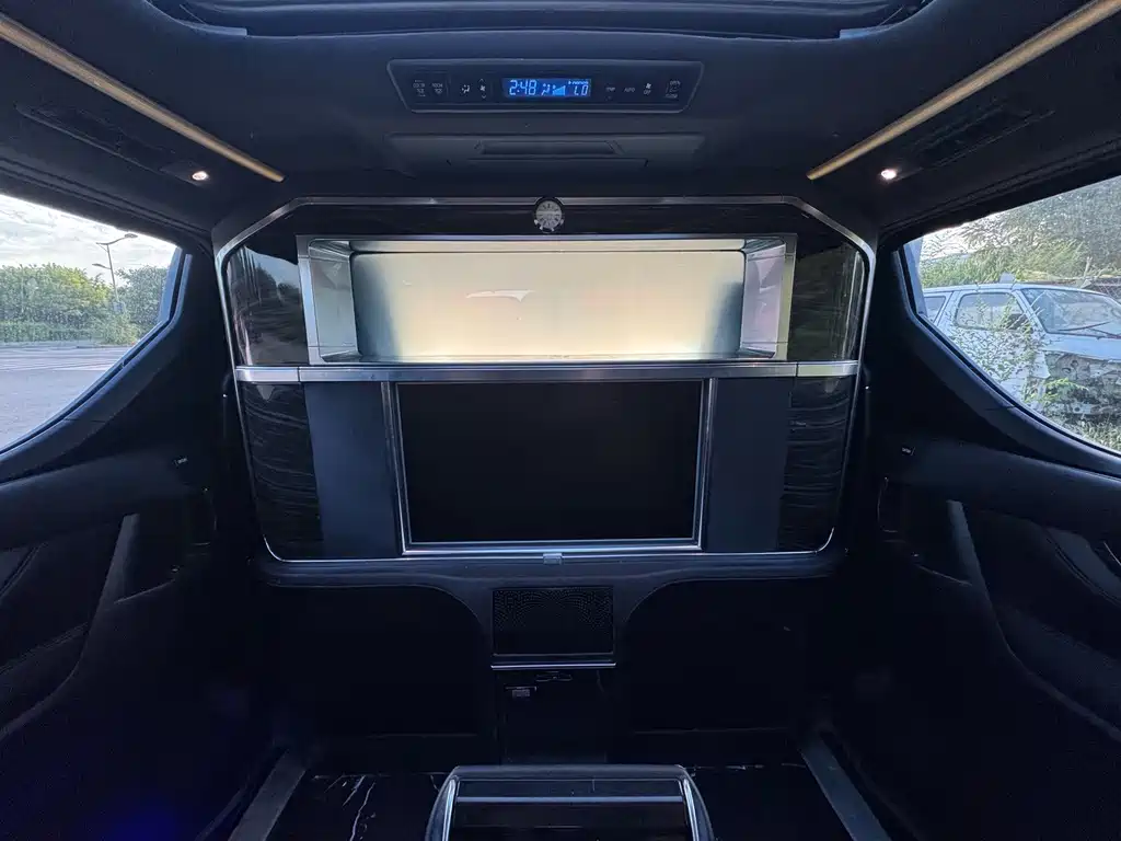 Toyota Vellfire — фото 5