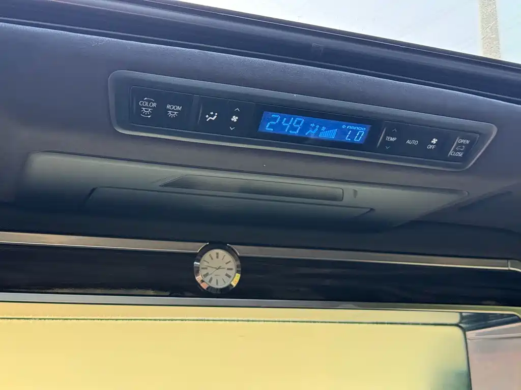 Toyota Vellfire — фото 7