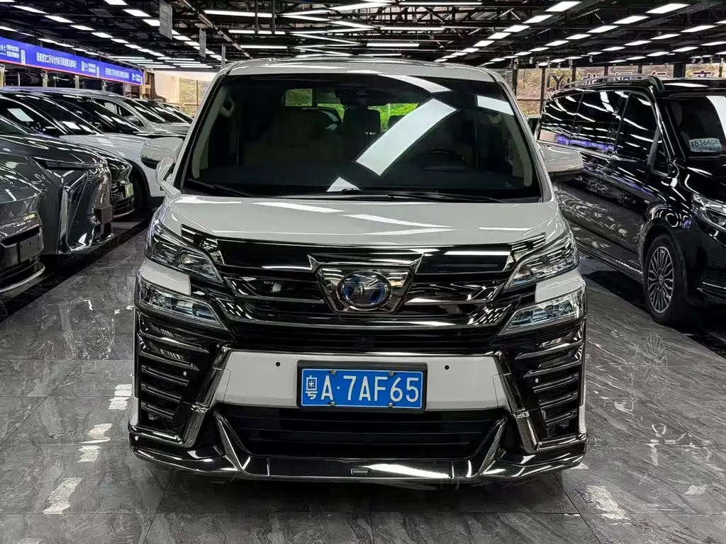Toyota Vellfire — фото 2