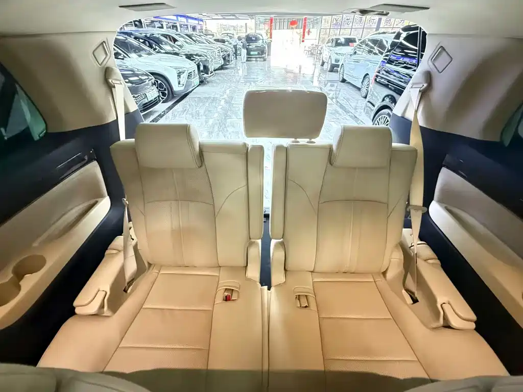 Toyota Vellfire — фото 12