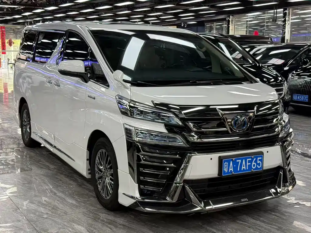 Toyota Vellfire — фото 3