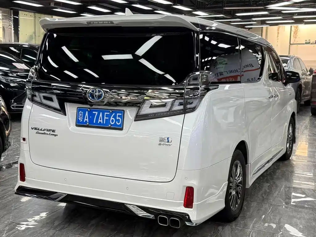 Toyota Vellfire — фото 4