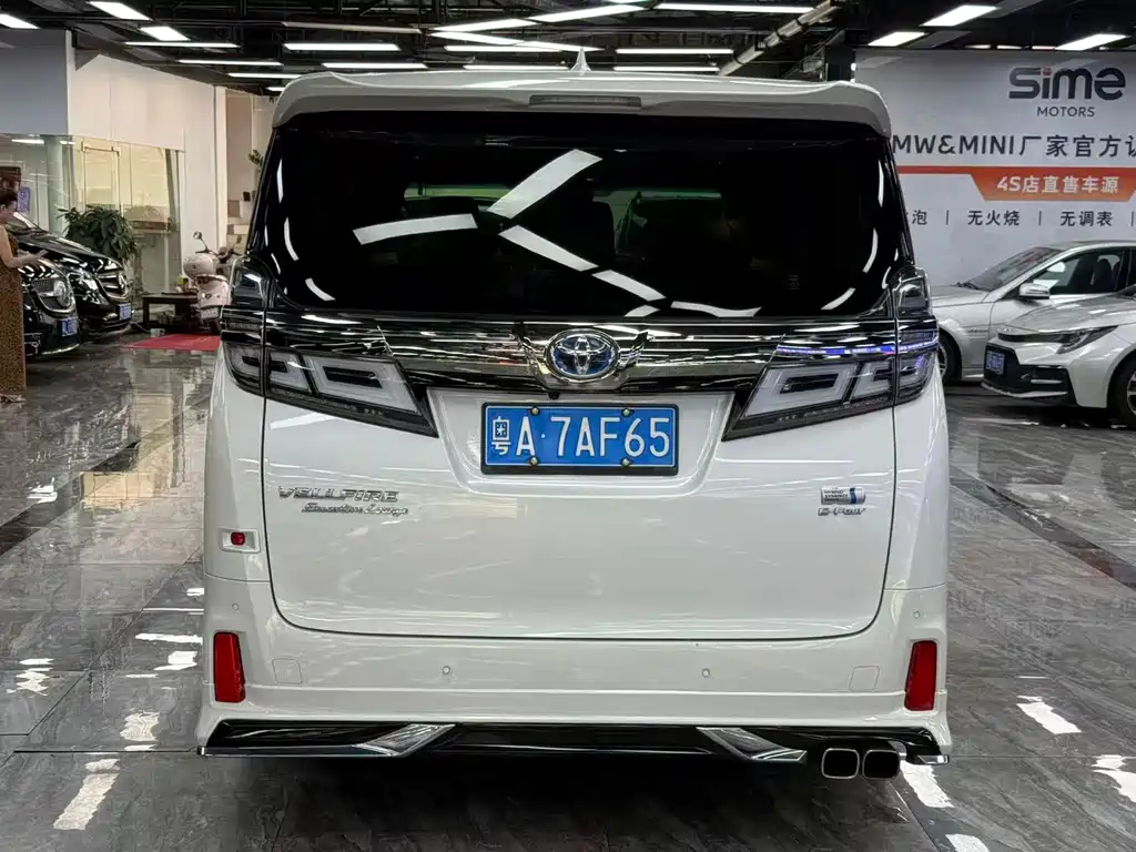 Toyota Vellfire — фото 5