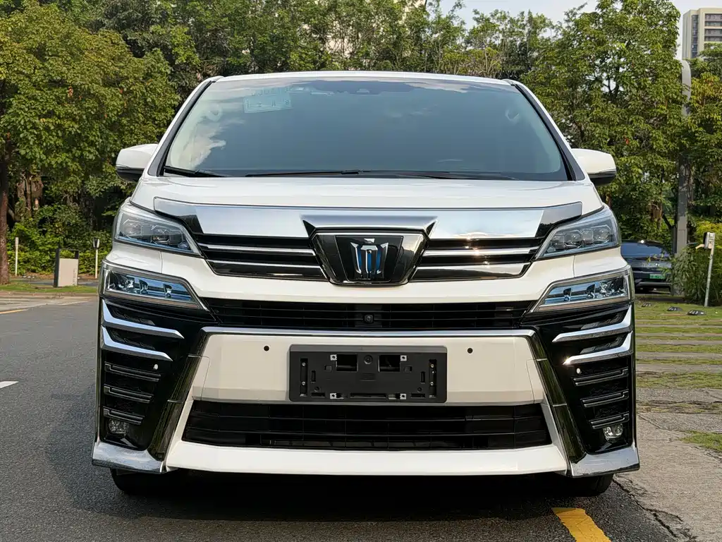 Toyota Vellfire — фото 2