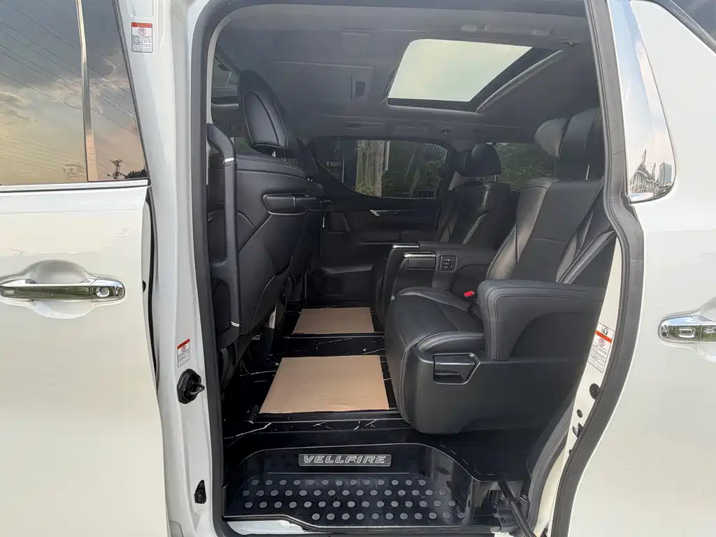 Toyota Vellfire — фото 11