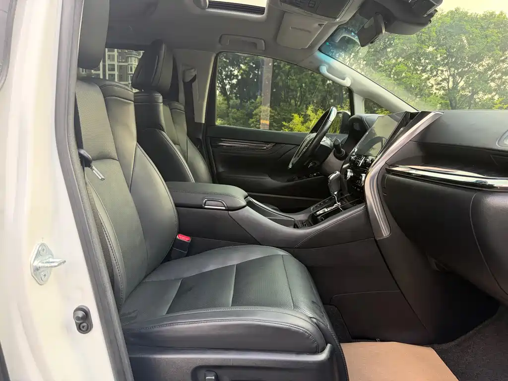 Toyota Vellfire — фото 14