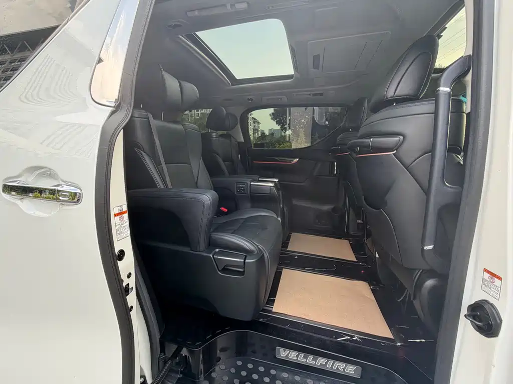 Toyota Vellfire — фото 15