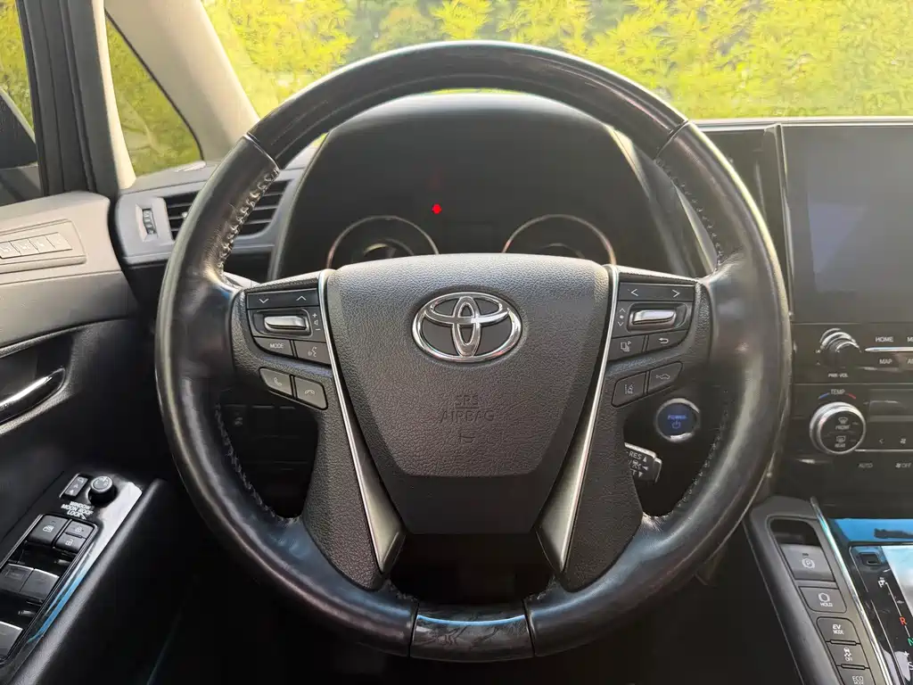 Toyota Vellfire — фото 19