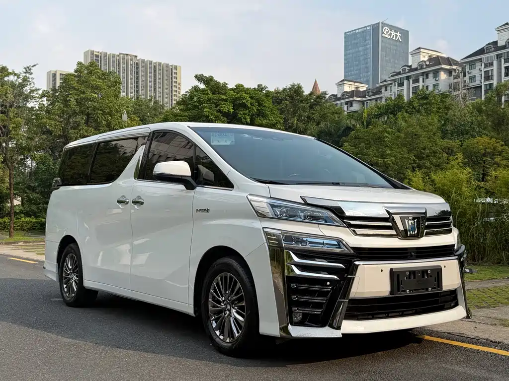 Toyota Vellfire — фото 3