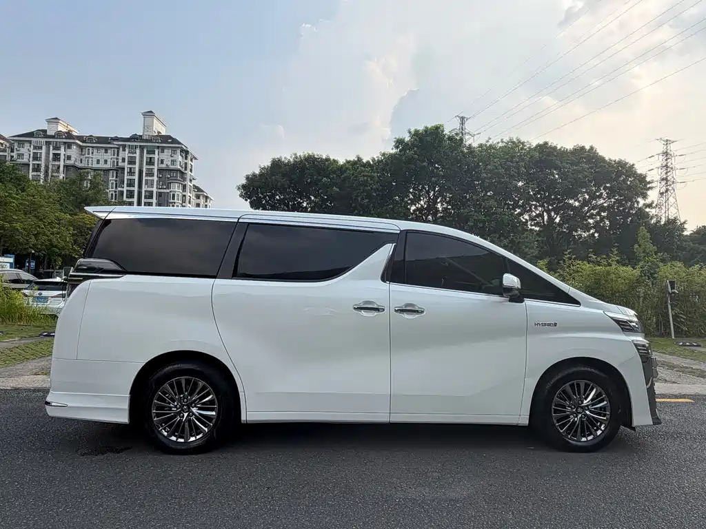 Toyota Vellfire — фото 5