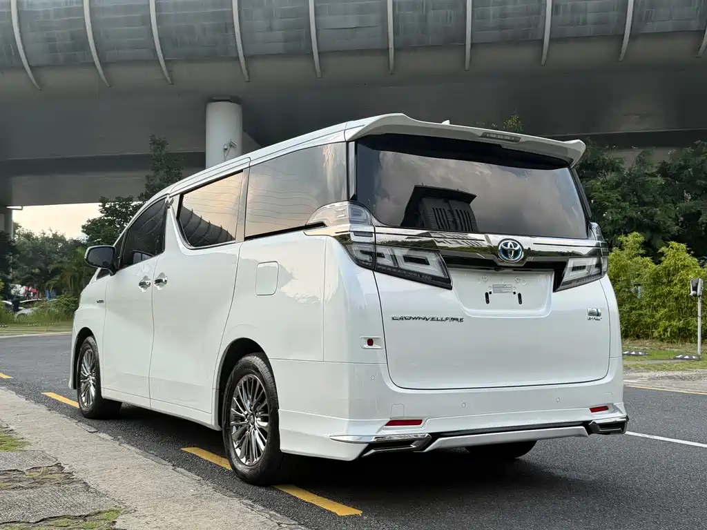 Toyota Vellfire — фото 6