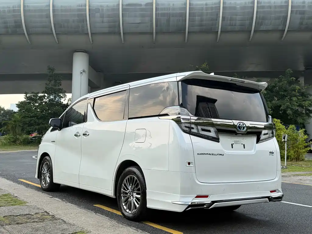 Toyota Vellfire — фото 8