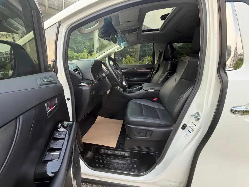 Toyota Vellfire — фото 9
