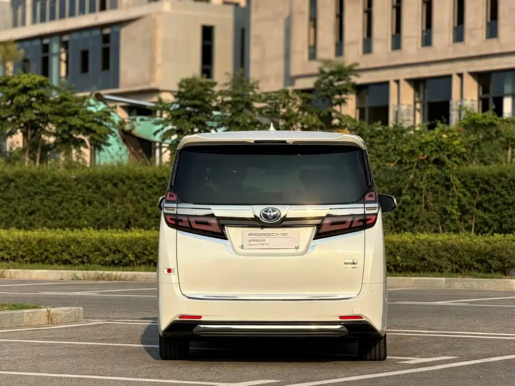 Toyota Vellfire — фото 4