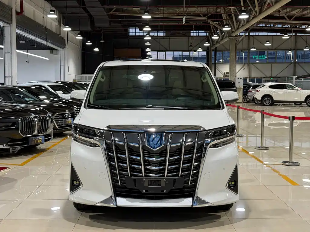 Toyota Alphard — фото 2
