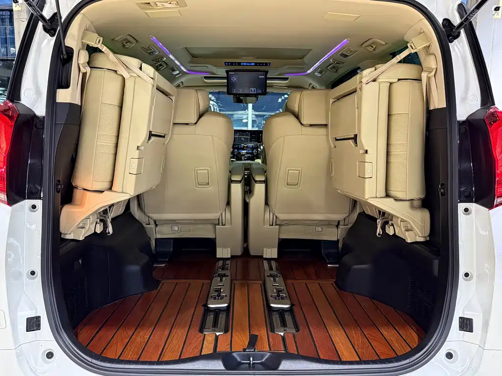 Toyota Alphard — фото 13