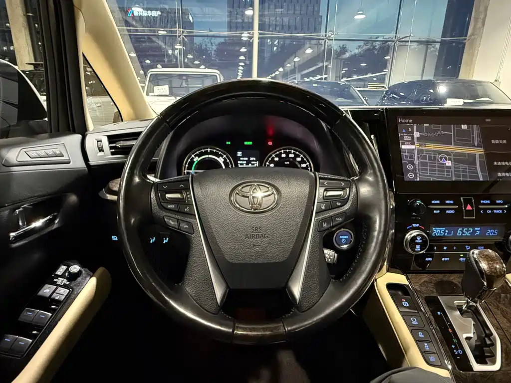 Toyota Alphard — фото 15