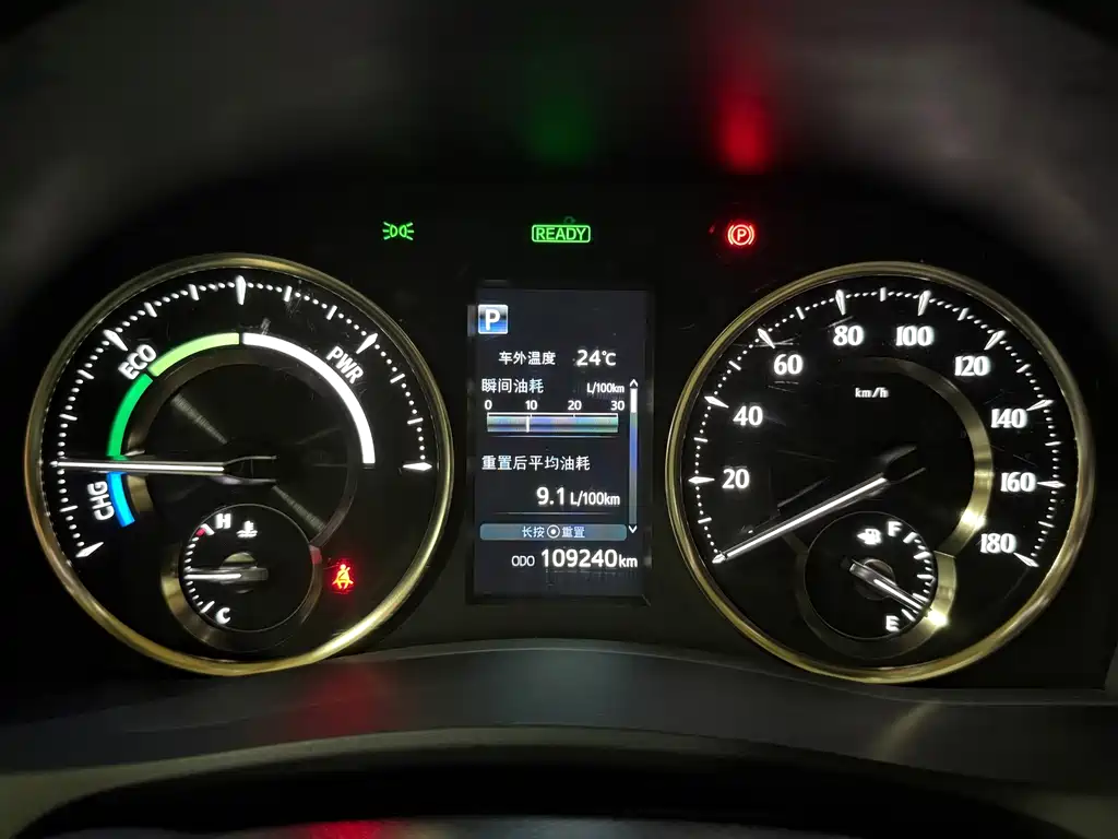 Toyota Alphard — фото 16