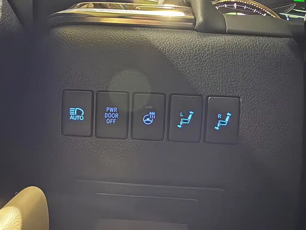 Toyota Alphard — фото 19