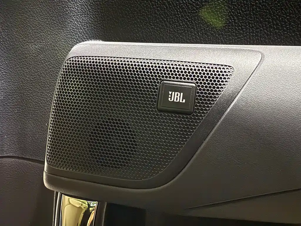 Toyota Alphard — фото 20