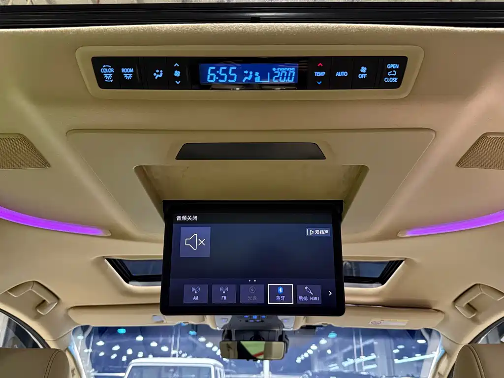 Toyota Alphard — фото 21