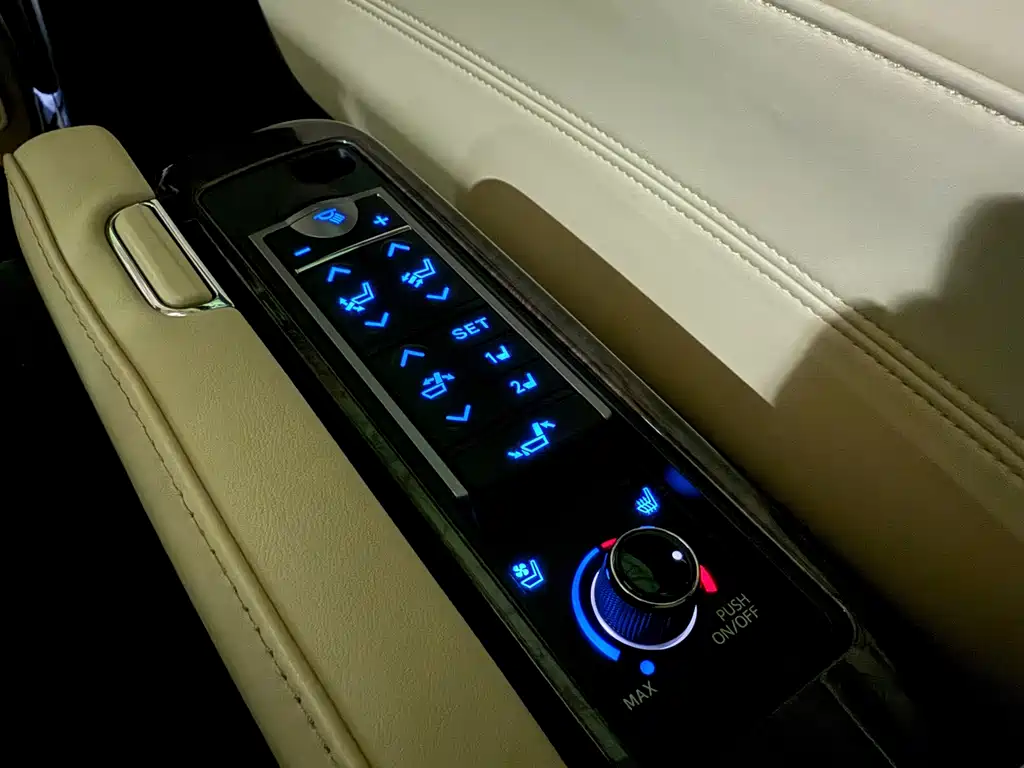 Toyota Alphard — фото 22