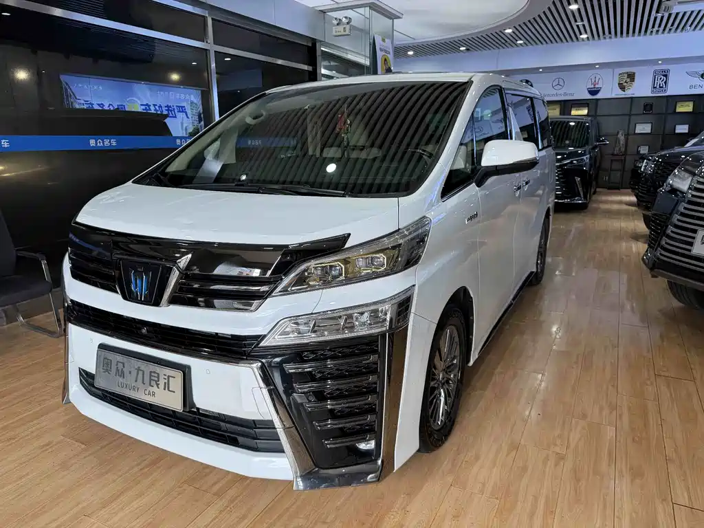 Toyota Vellfire — фото 3
