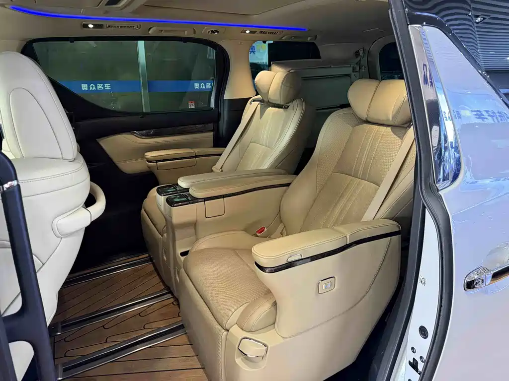 Toyota Vellfire — фото 5