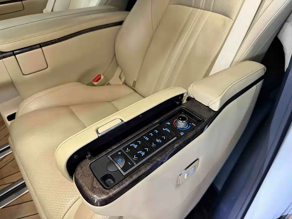 Toyota Vellfire — фото 6