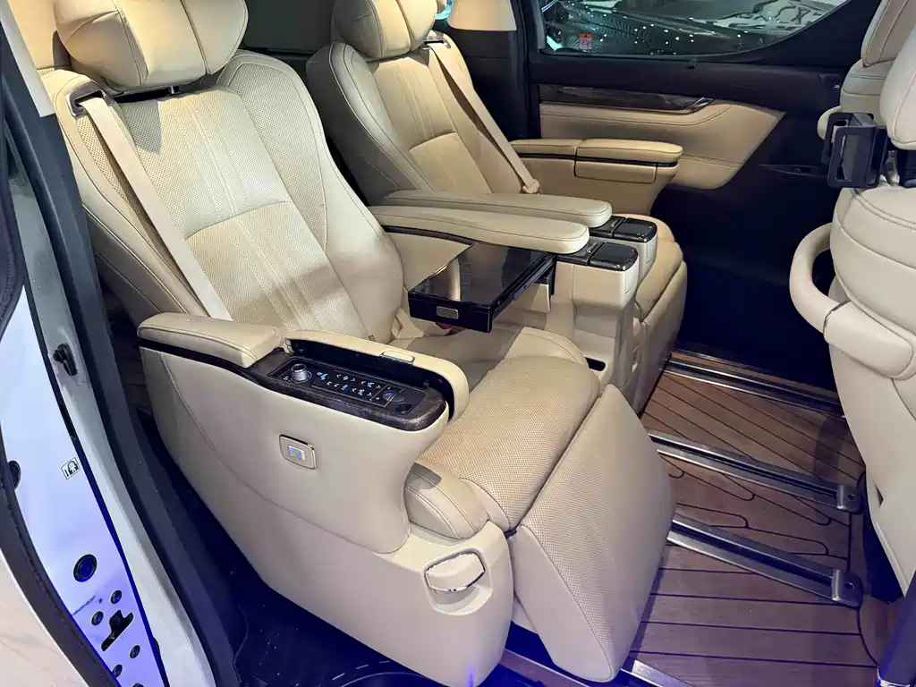 Toyota Vellfire — фото 7