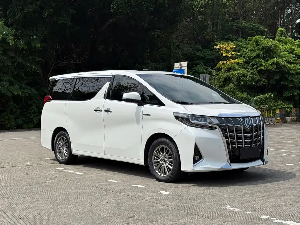 Toyota Alphard — фото 2
