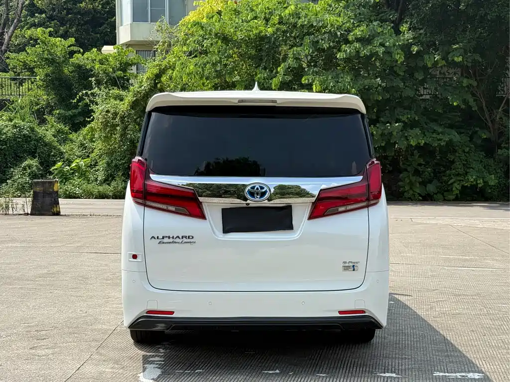 Toyota Alphard — фото 21