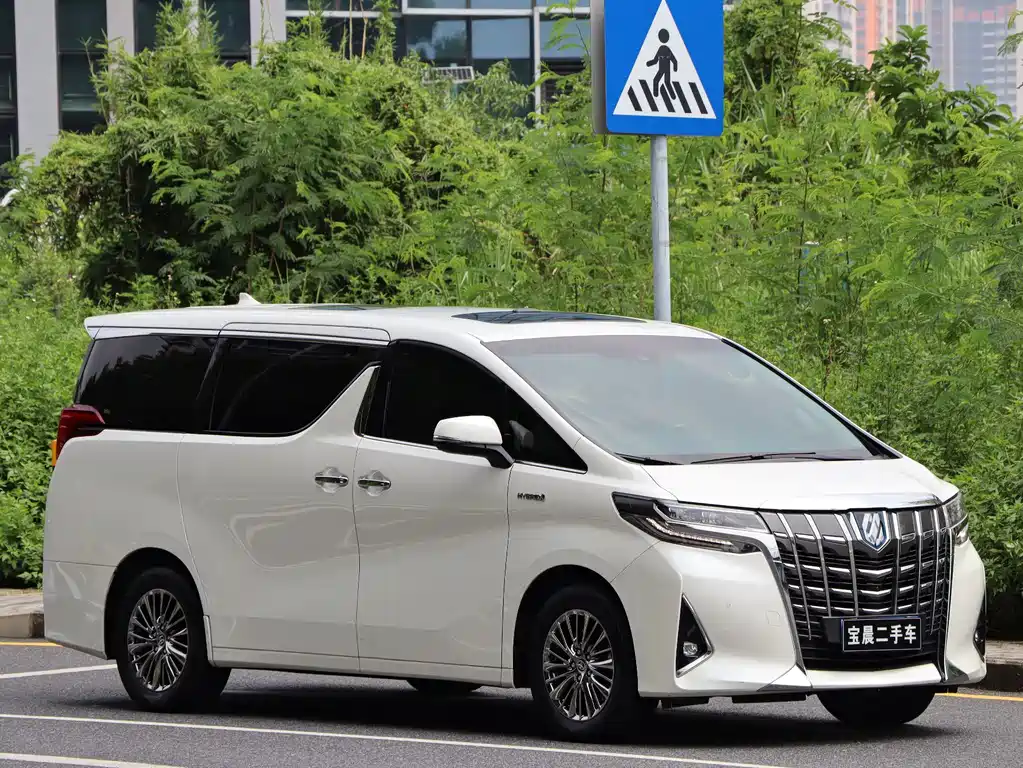 Toyota Alphard — фото 3