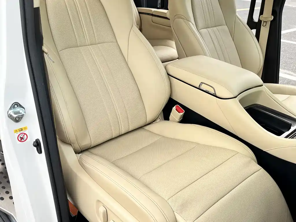 Toyota Alphard — фото 11