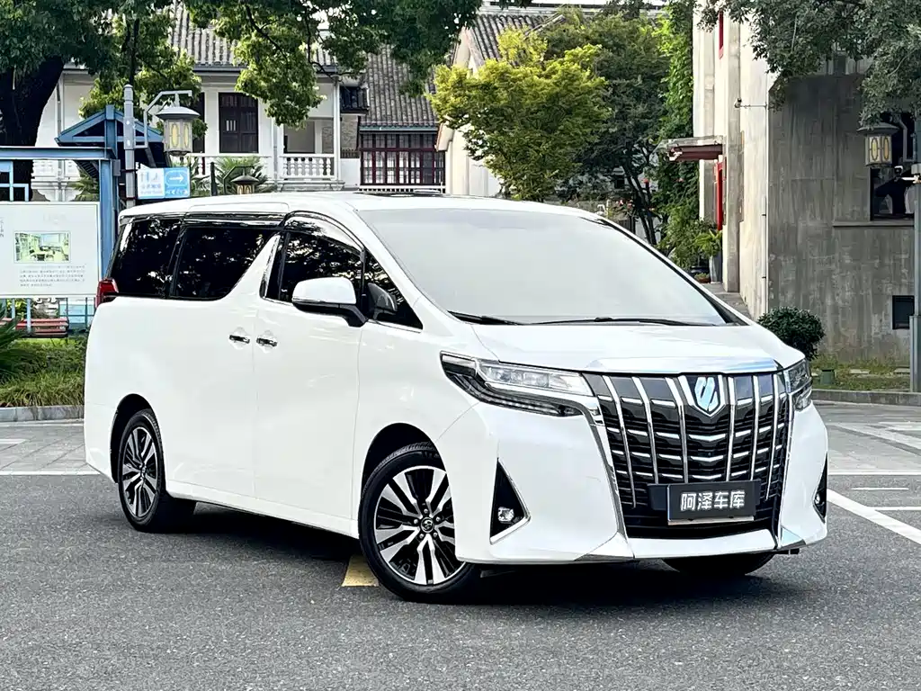 Toyota Alphard — фото 3