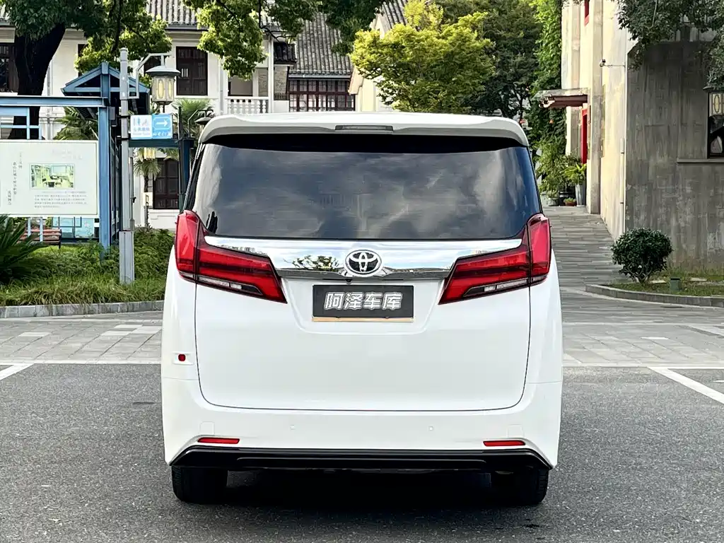 Toyota Alphard — фото 6