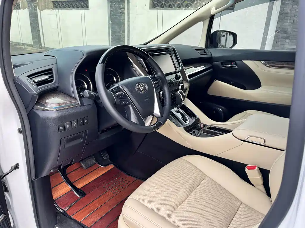 Toyota Alphard — фото 8