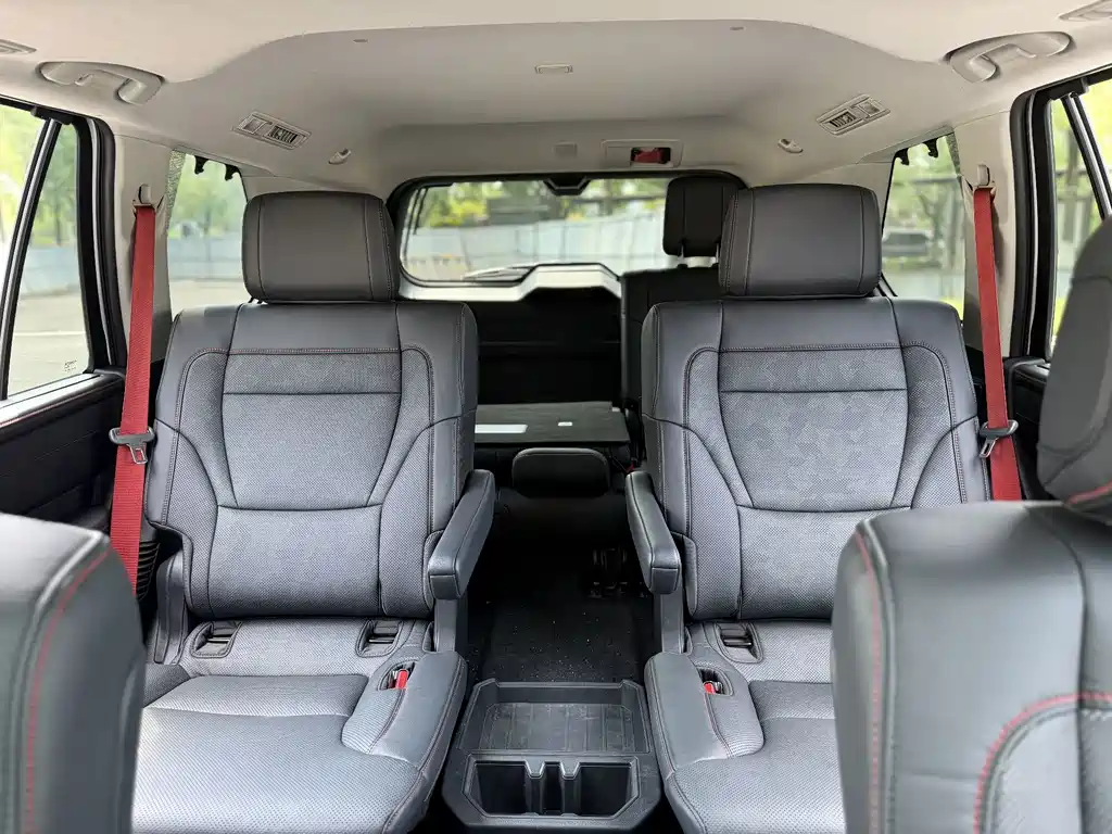Toyota Sequoia — фото 6