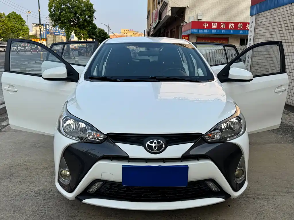 Toyota Yaris L — фото 2