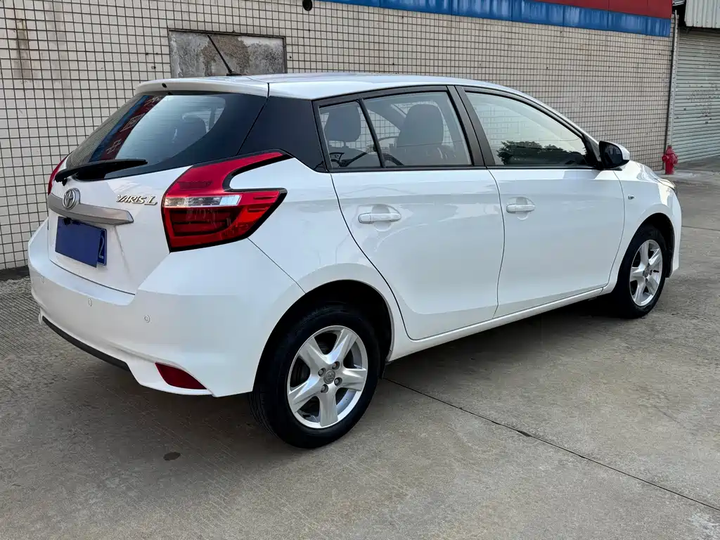 Toyota Yaris L — фото 6