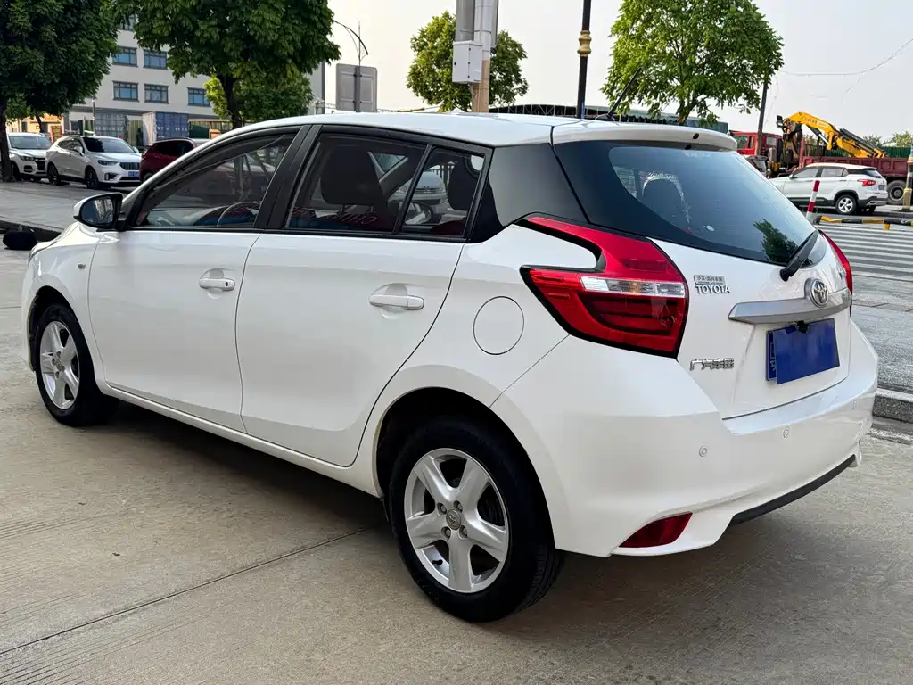 Toyota Yaris L — фото 9