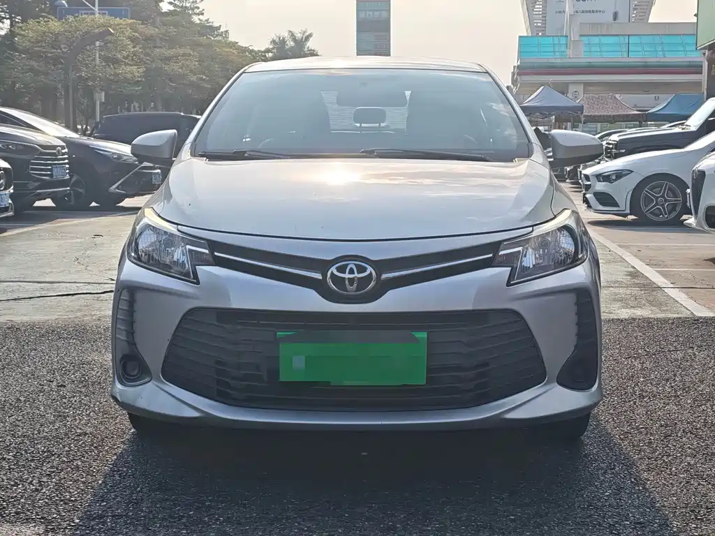 Toyota Vios — фото 2
