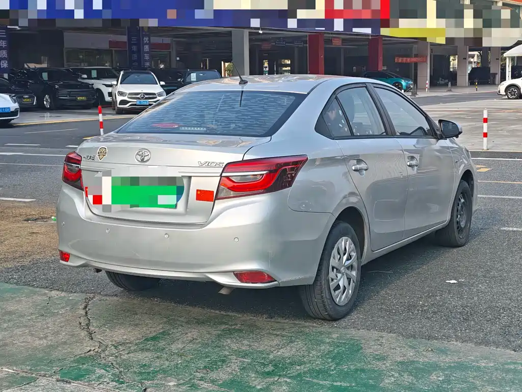 Toyota Vios — фото 4