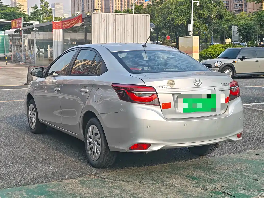 Toyota Vios — фото 6