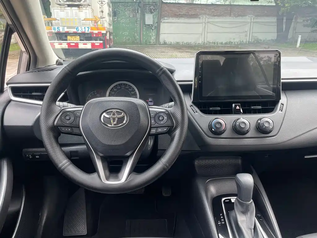 Toyota Corolla — фото 19