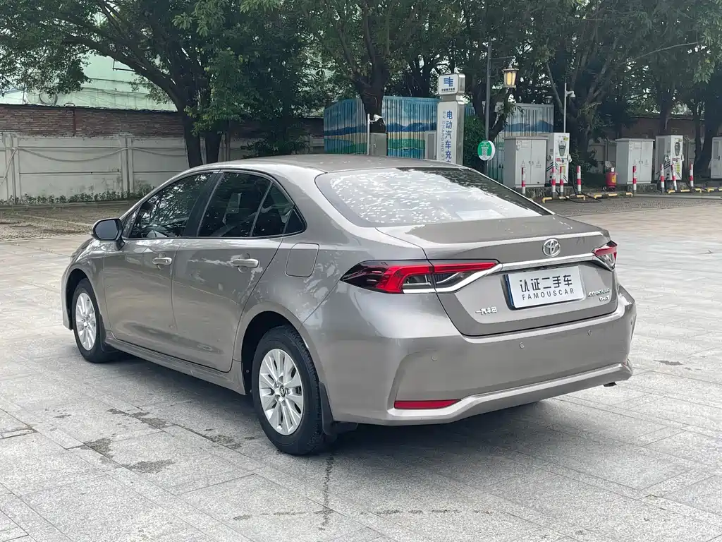Toyota Corolla — фото 5