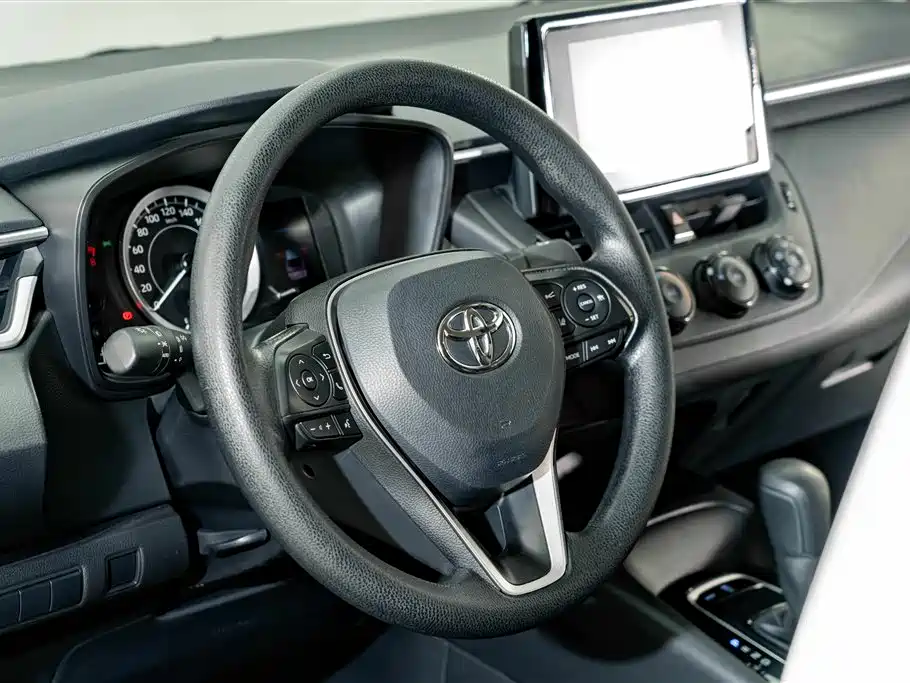 Toyota Corolla — фото 10
