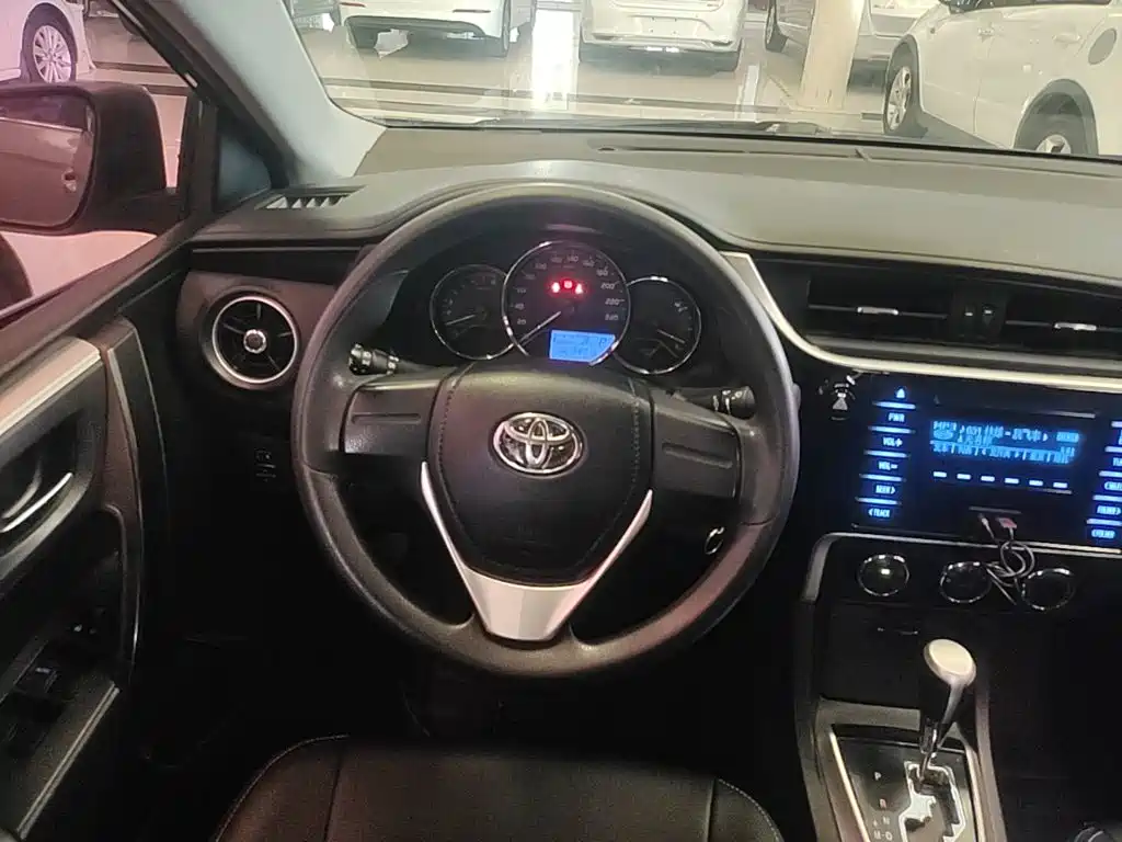 Toyota Corolla — фото 11